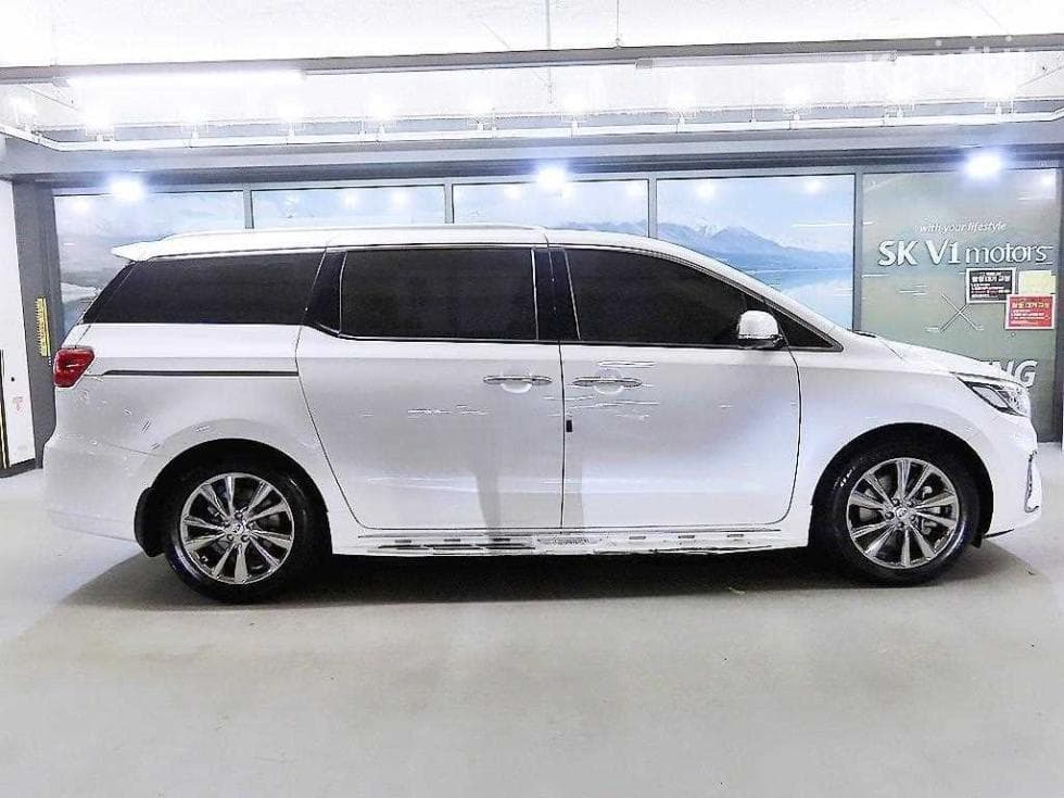 Kia The New (facelift) Carnival9-seater 3.3 Gasoline Noblesse Special (special feature/edition) - 3