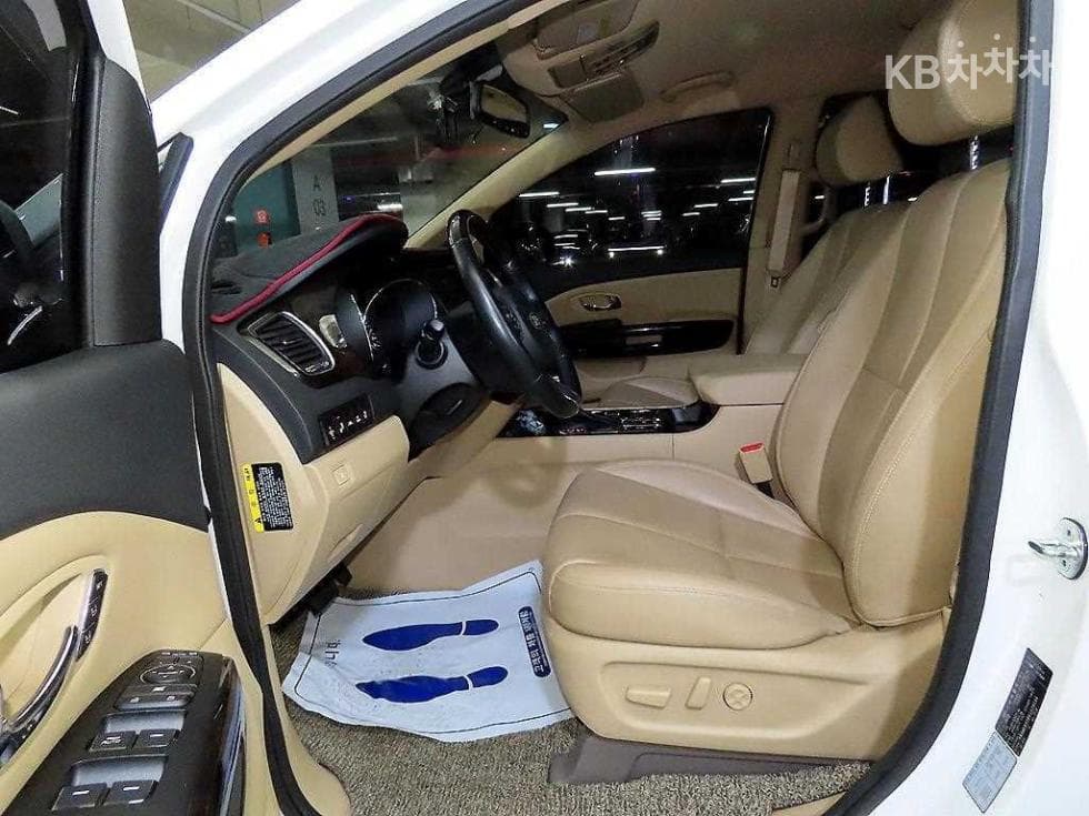 Kia The New (facelift) Carnival9-seater 3.3 Gasoline Noblesse Special (special feature/edition) - 6