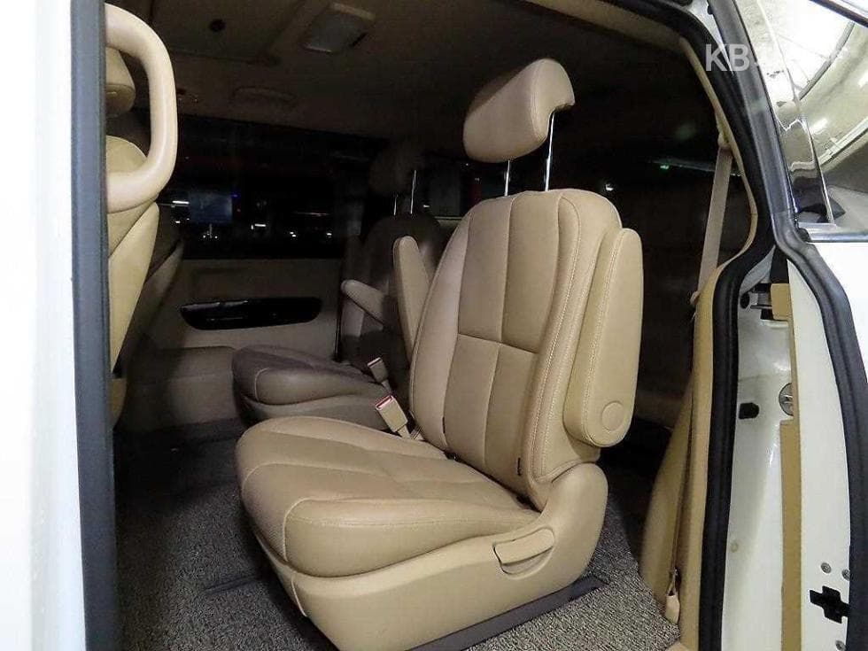 Kia The New (facelift) Carnival9-seater 3.3 Gasoline Noblesse Special (special feature/edition) - 7