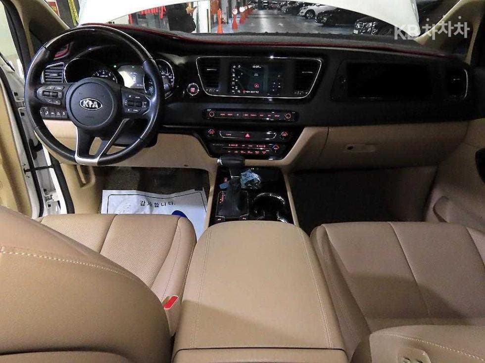 Kia The New (facelift) Carnival9-seater 3.3 Gasoline Noblesse Special (special feature/edition) - 10