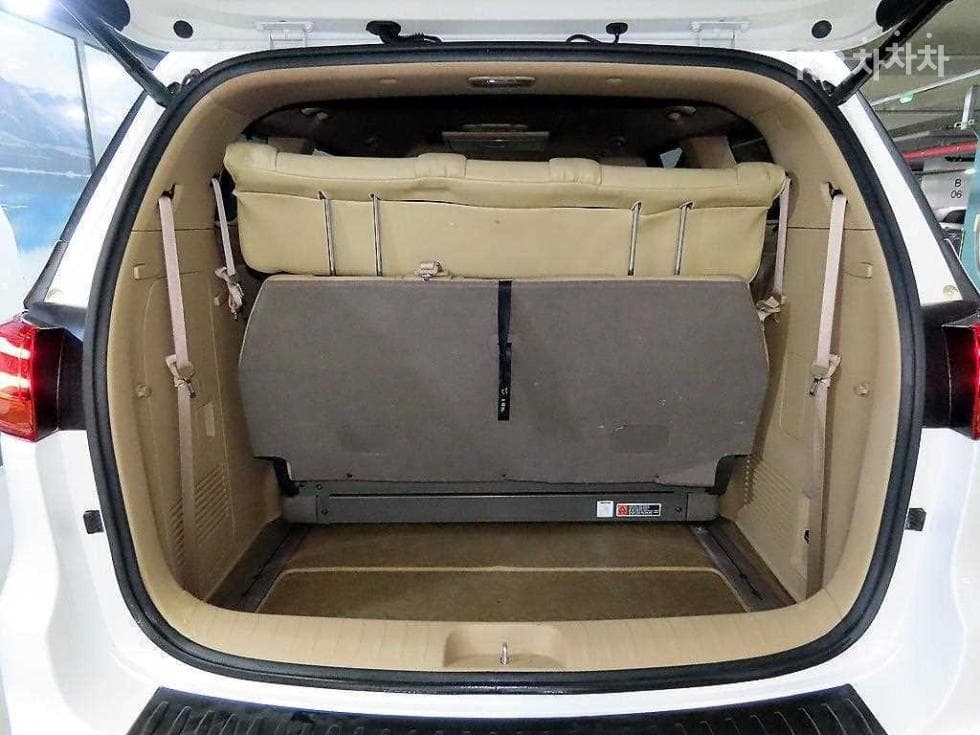 Kia The New (facelift) Carnival9-seater 3.3 Gasoline Noblesse Special (special feature/edition) - 16