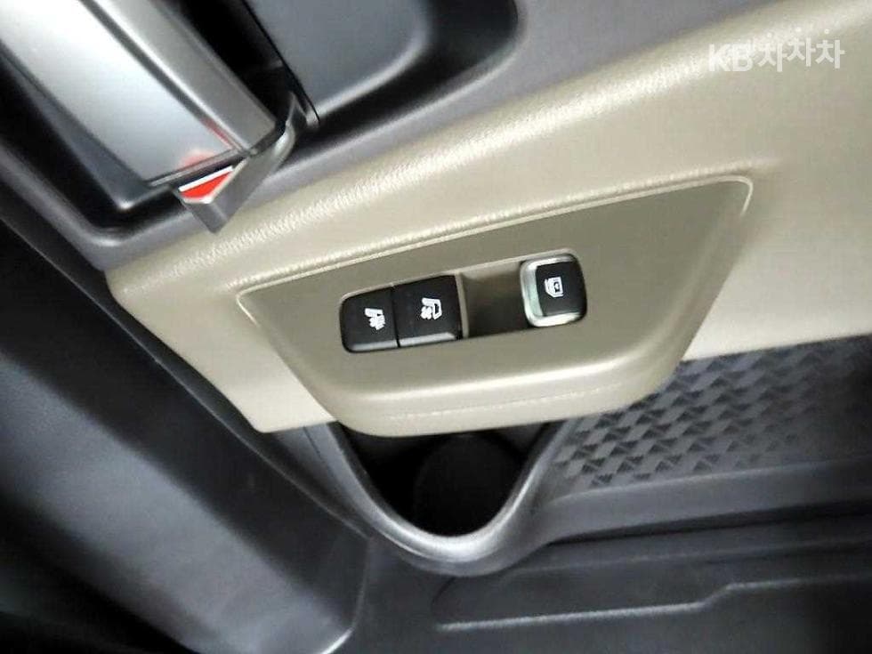 Kia The New (facelift) Carnival 4th generationD2.2 7-seater (Limousine) Noblesse - 12