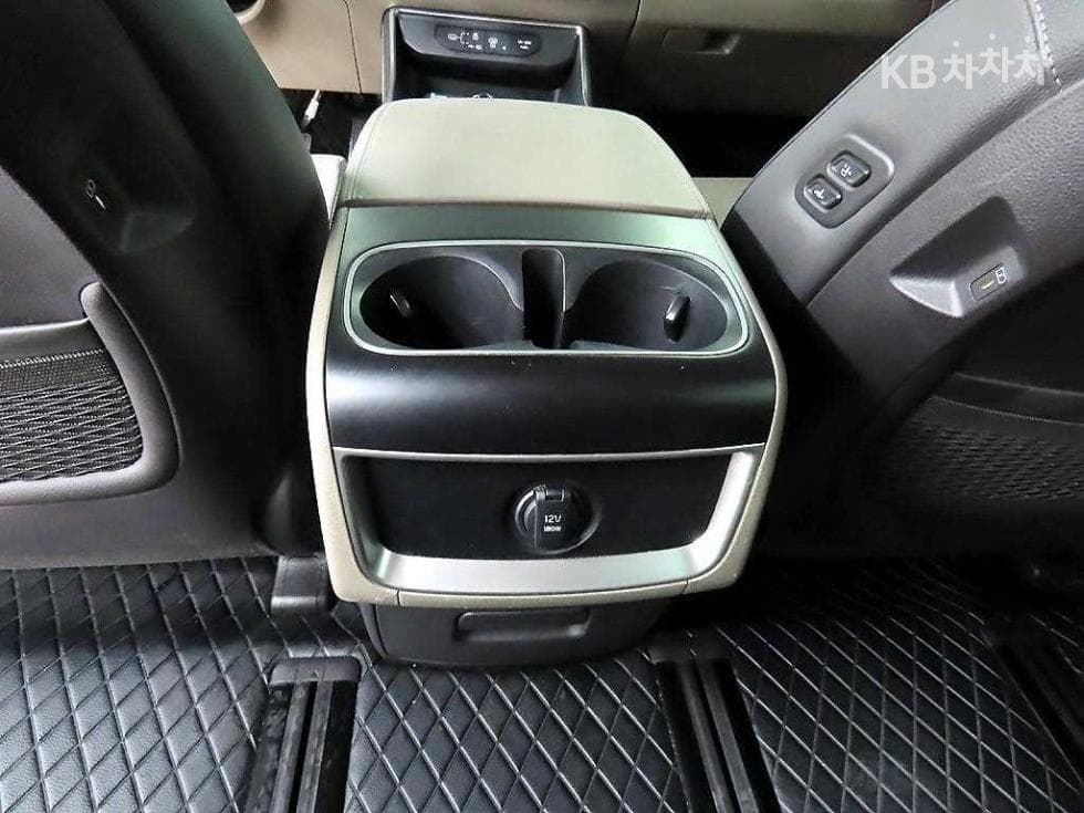 Kia The New (facelift) Carnival 4th generationD2.2 7-seater (Limousine) Noblesse - 13