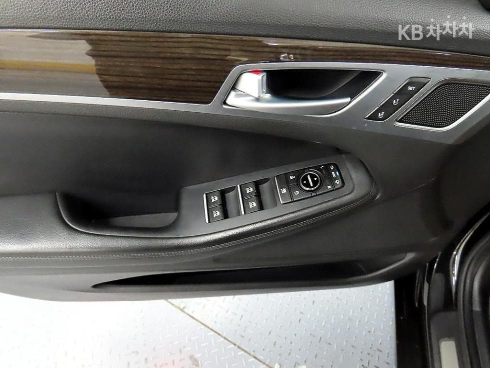 Genesis G802.2D AWD Luxury - 11