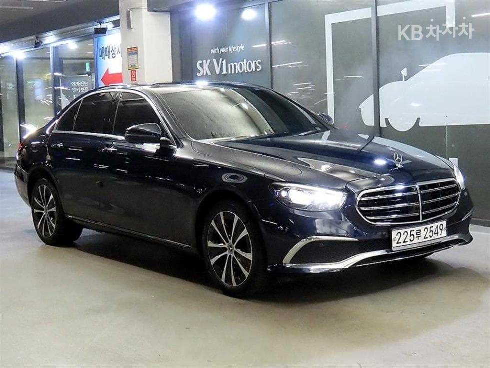 Mercedes-Benz E-Class (W213) E300e 4MATIC Exclusive - Image 1