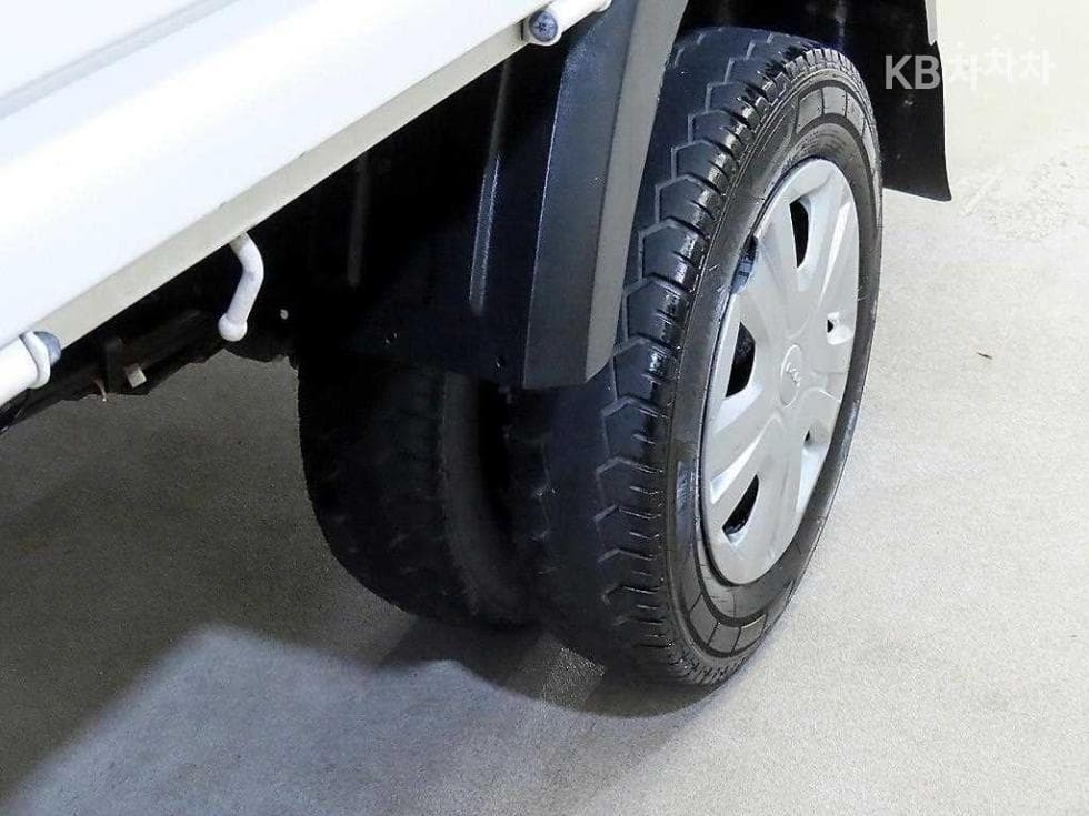 Kia The New (facelift) Bongo 3 (light truck)1 Ton King Cab Extra Long 2WD L Light - 17