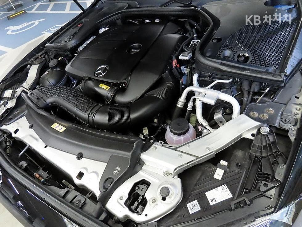 Mercedes-Benz E-Class (W213)E350 4MATIC Avantgarde - 19