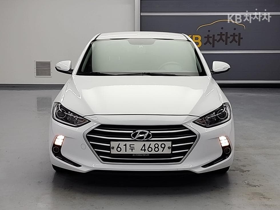 Hyundai Avante (Elantra)AD1.6 GDi Value Plus - 2