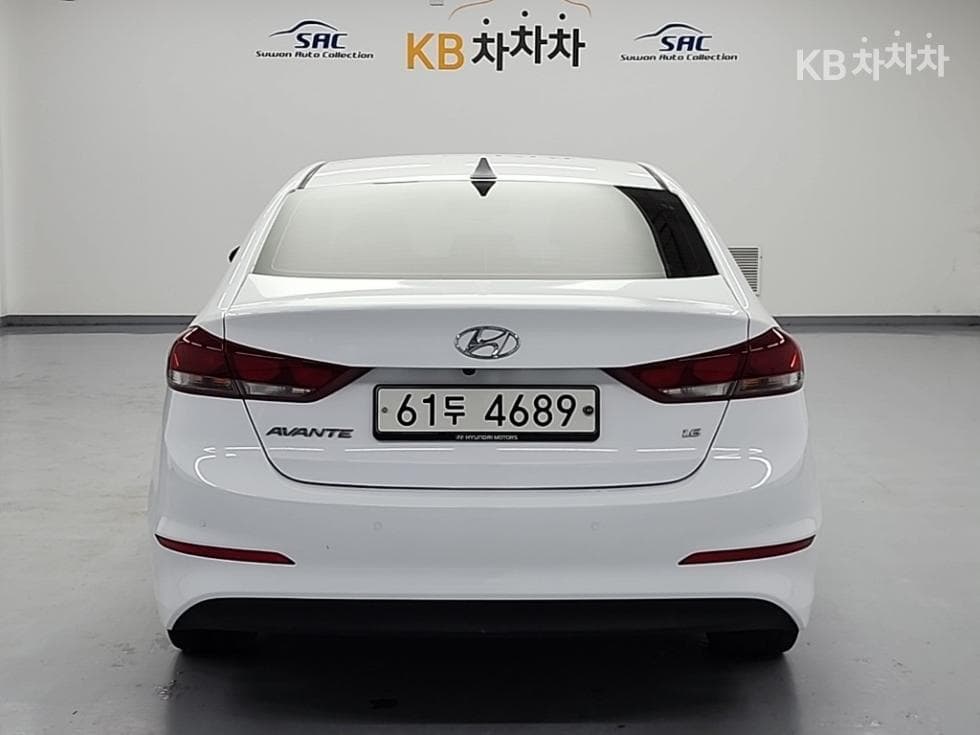 Hyundai Avante (Elantra)AD1.6 GDi Value Plus - 3