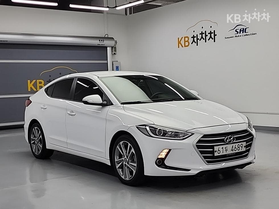 Hyundai Avante (Elantra)AD1.6 GDi Value Plus - 4