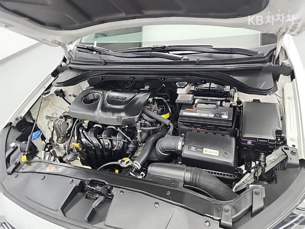 Hyundai Avante (Elantra)AD1.6 GDi Value Plus - 5
