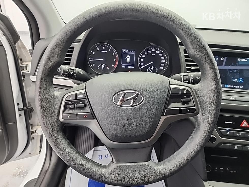 Hyundai Avante (Elantra)AD1.6 GDi Value Plus - 9