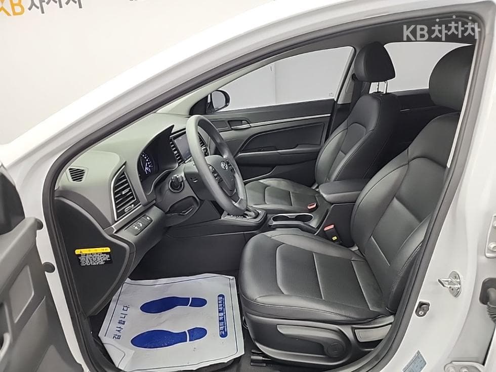 Hyundai Avante (Elantra)AD1.6 GDi Value Plus - 11