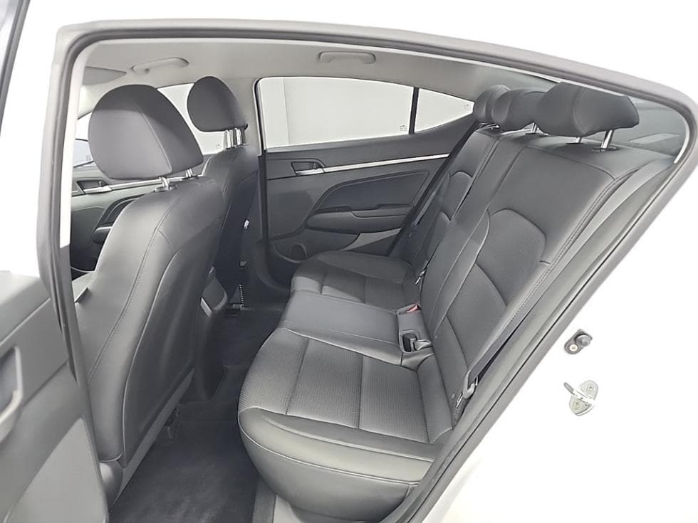 Hyundai Avante (Elantra)AD1.6 GDi Value Plus - 12