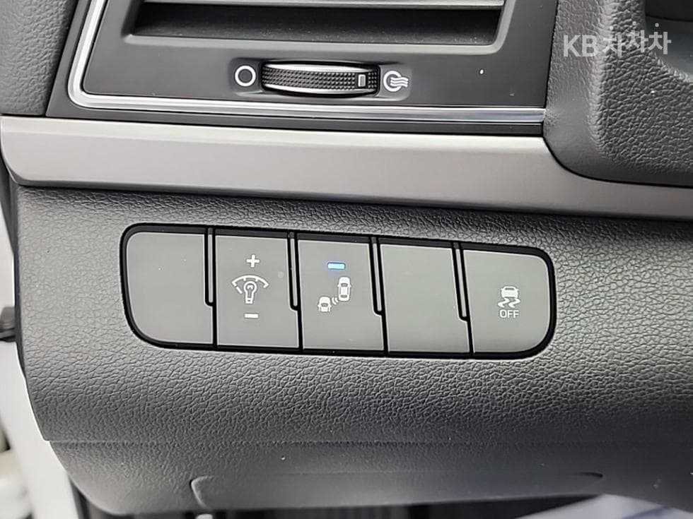 Hyundai Avante (Elantra)AD1.6 GDi Value Plus - 16
