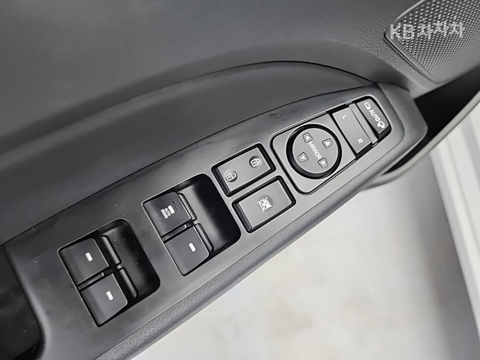 Hyundai Avante (Elantra)AD1.6 GDi Value Plus - 17