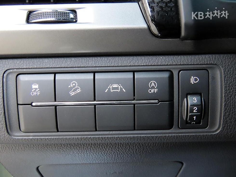 KG Mobility The New (facelift) Rexton 스포츠2.2 4WD Prestige - 12