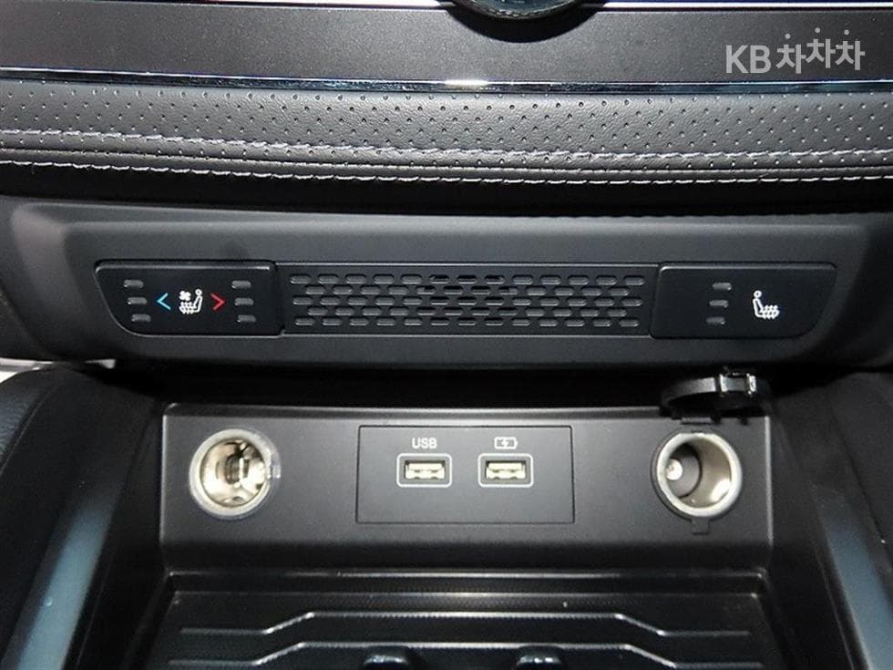 KG Mobility The New (facelift) Rexton 스포츠2.2 4WD Prestige - 13