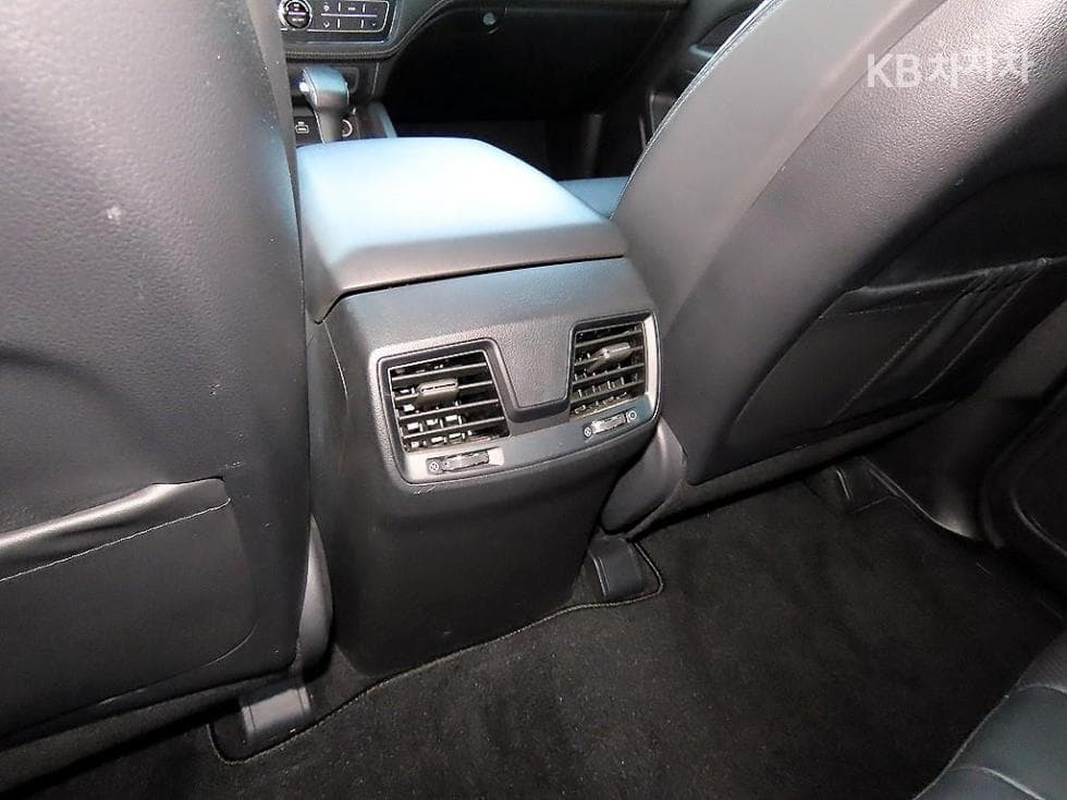 KG Mobility The New (facelift) Rexton 스포츠2.2 4WD Prestige - 18