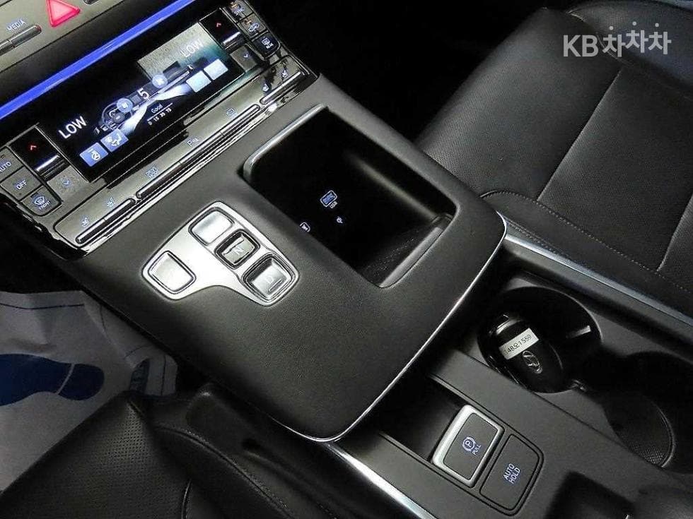 Hyundai The New (facelift) Grandeur (Azera)2.5 Premium - 12