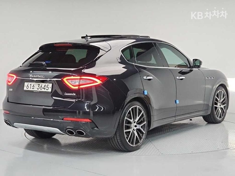 마세라티 르반떼3.0 AWD 그란 루쏘 - 4