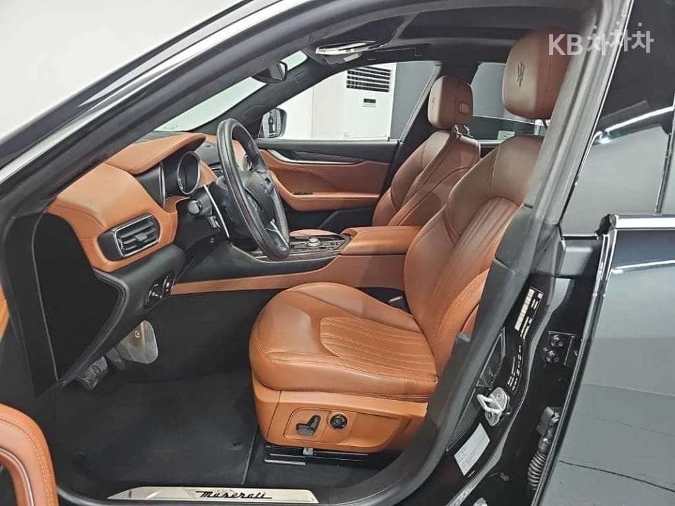 마세라티 르반떼3.0 AWD 그란 루쏘 - 11