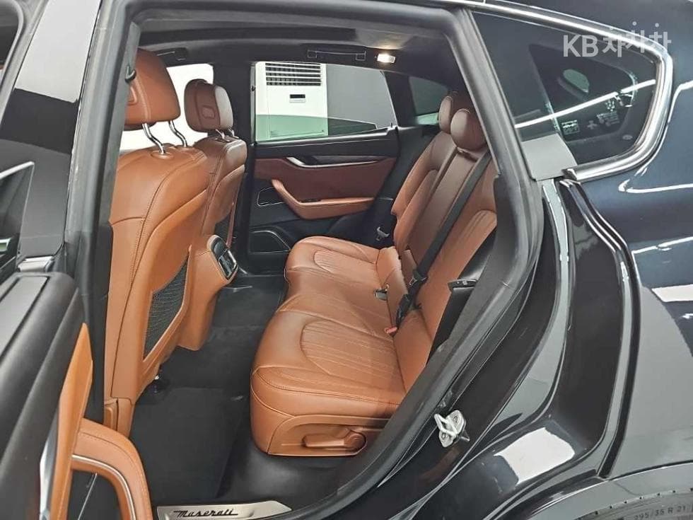 마세라티 르반떼3.0 AWD 그란 루쏘 - 12