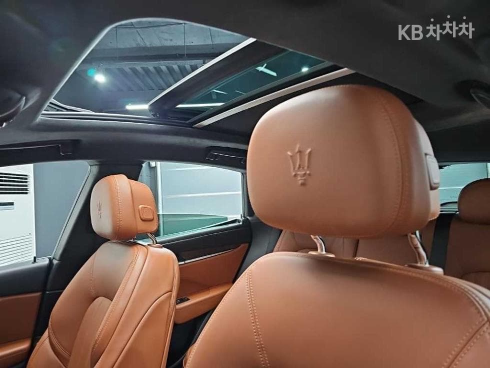 마세라티 르반떼3.0 AWD 그란 루쏘 - 14
