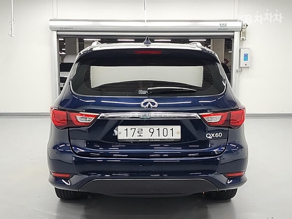 Местен피니티 QX603.5 AWD - 3