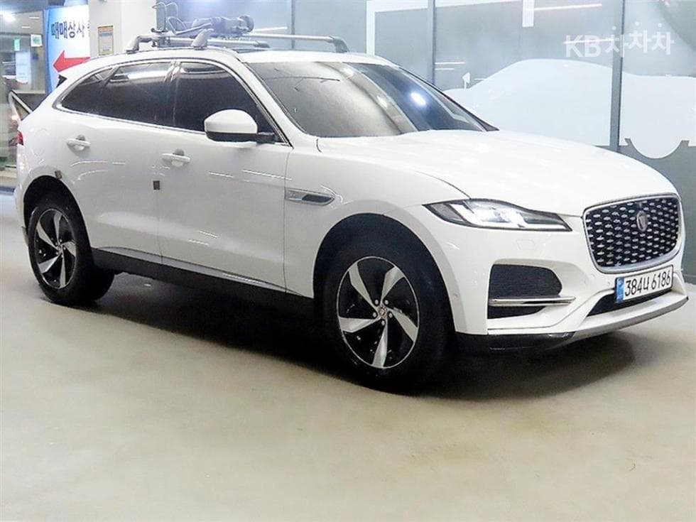Jaguar F-PACE D200 S - Image 1