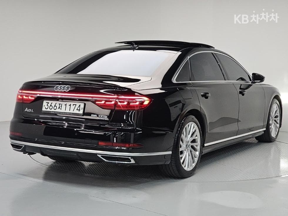 Audi A8 (D5)55 TFSI Quattro LWB - 4