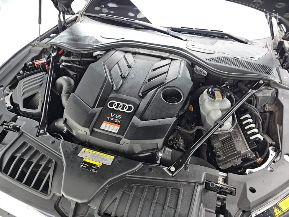 Audi A8 (D5)55 TFSI Quattro LWB - 5