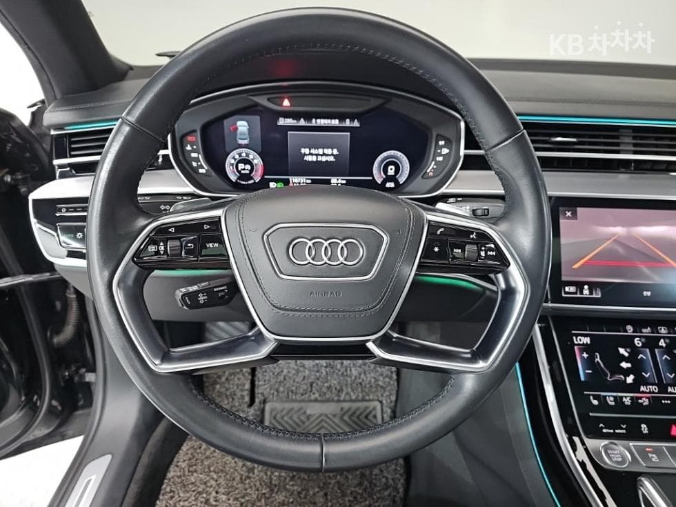 Audi A8 (D5)55 TFSI Quattro LWB - 9