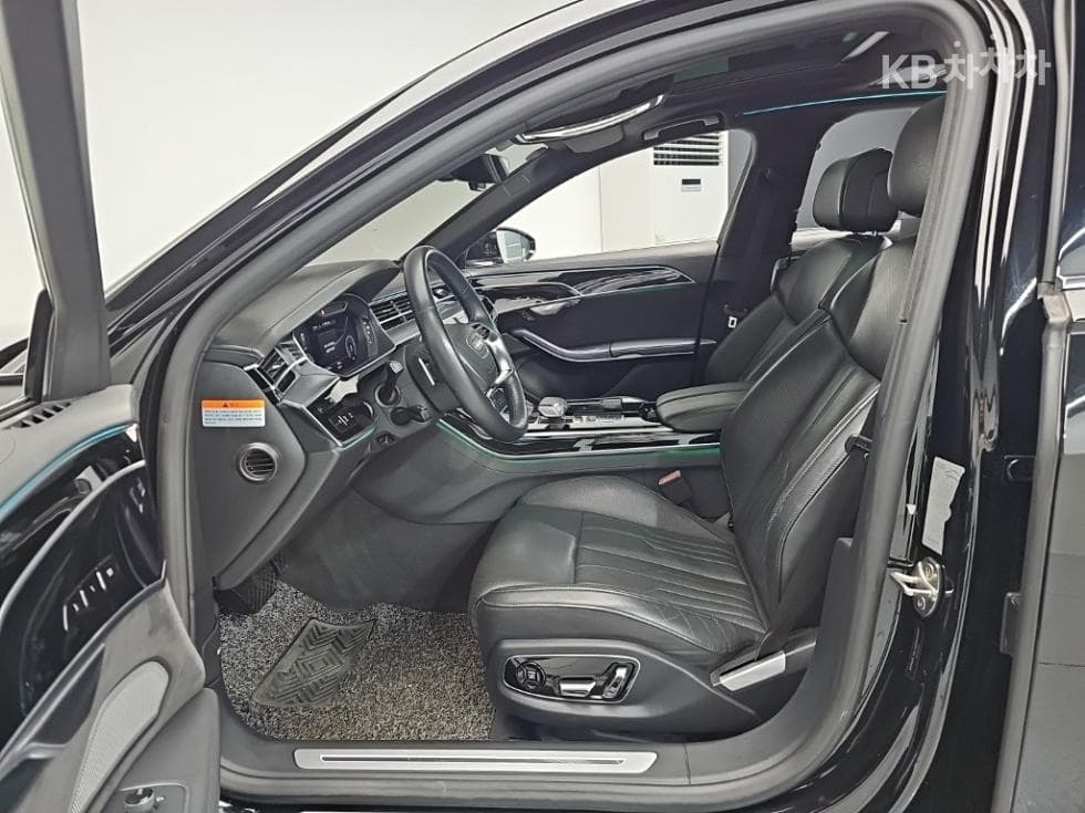 Audi A8 (D5)55 TFSI Quattro LWB - 11