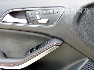 Mercedes-Benz GLA X156GLA45 AMG 4매틱 - 11