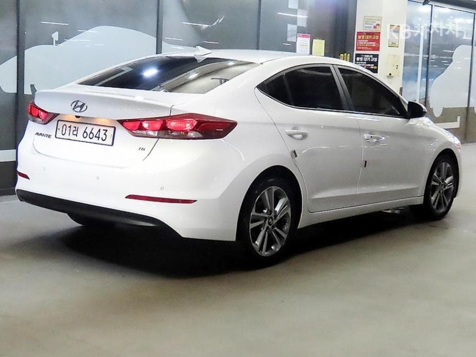 Hyundai Avante (Elantra)AD1.6 GDi Value Plus - 4