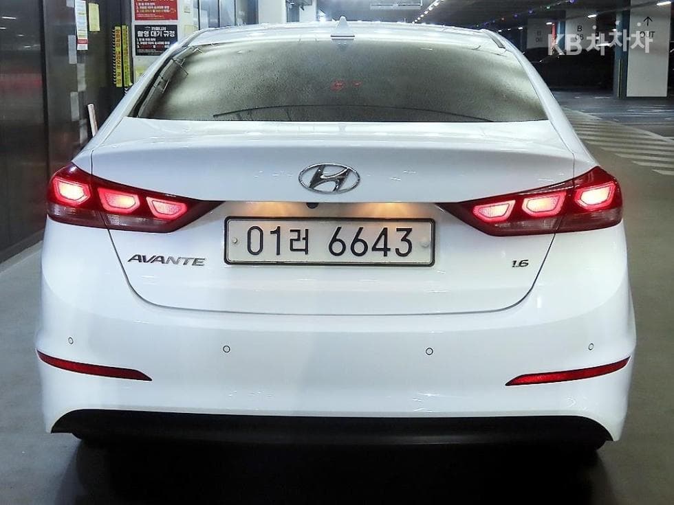 Hyundai Avante (Elantra)AD1.6 GDi Value Plus - 5