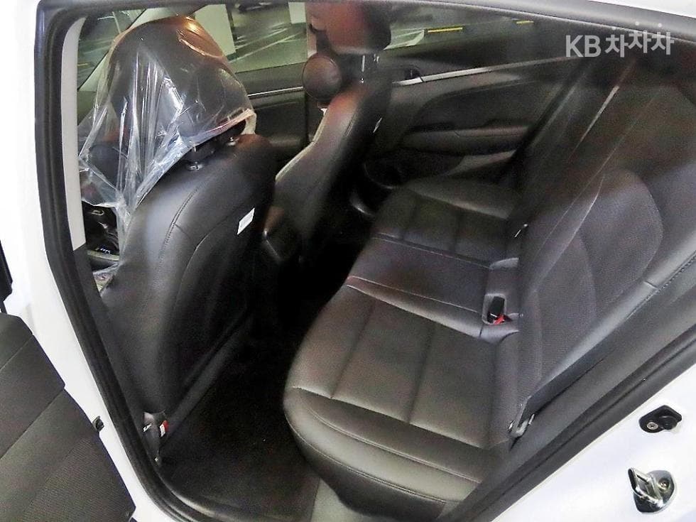Hyundai Avante (Elantra)AD1.6 GDi Value Plus - 7
