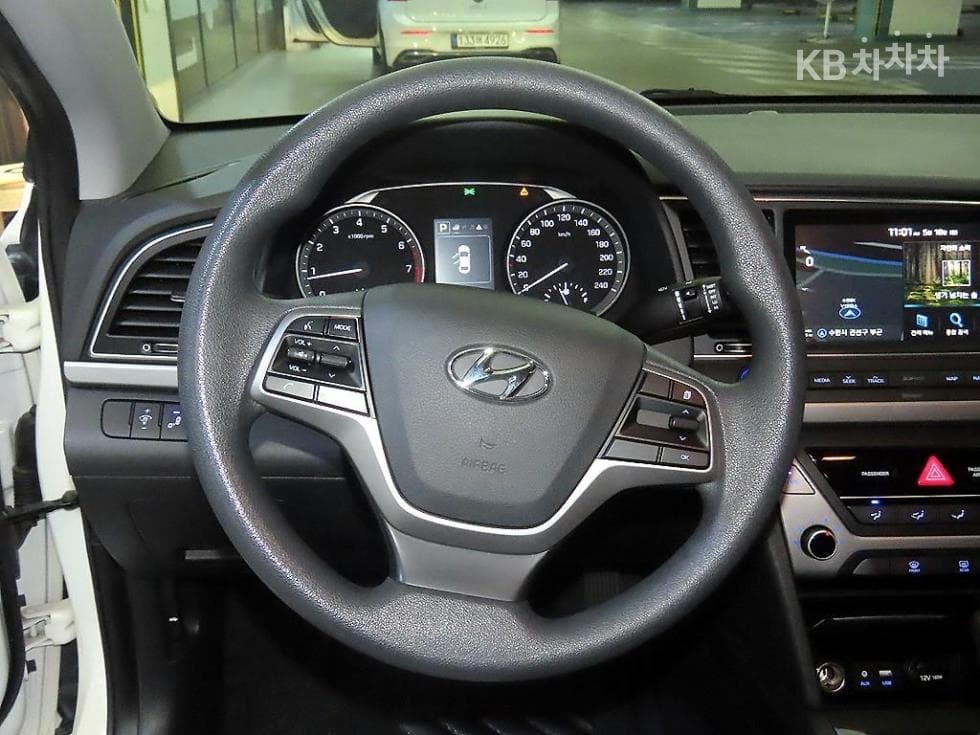 Hyundai Avante (Elantra)AD1.6 GDi Value Plus - 8