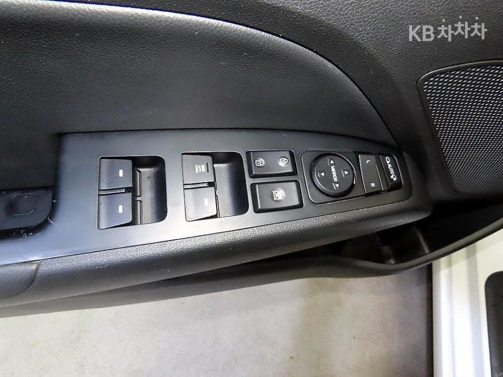 Hyundai Avante (Elantra)AD1.6 GDi Value Plus - 13
