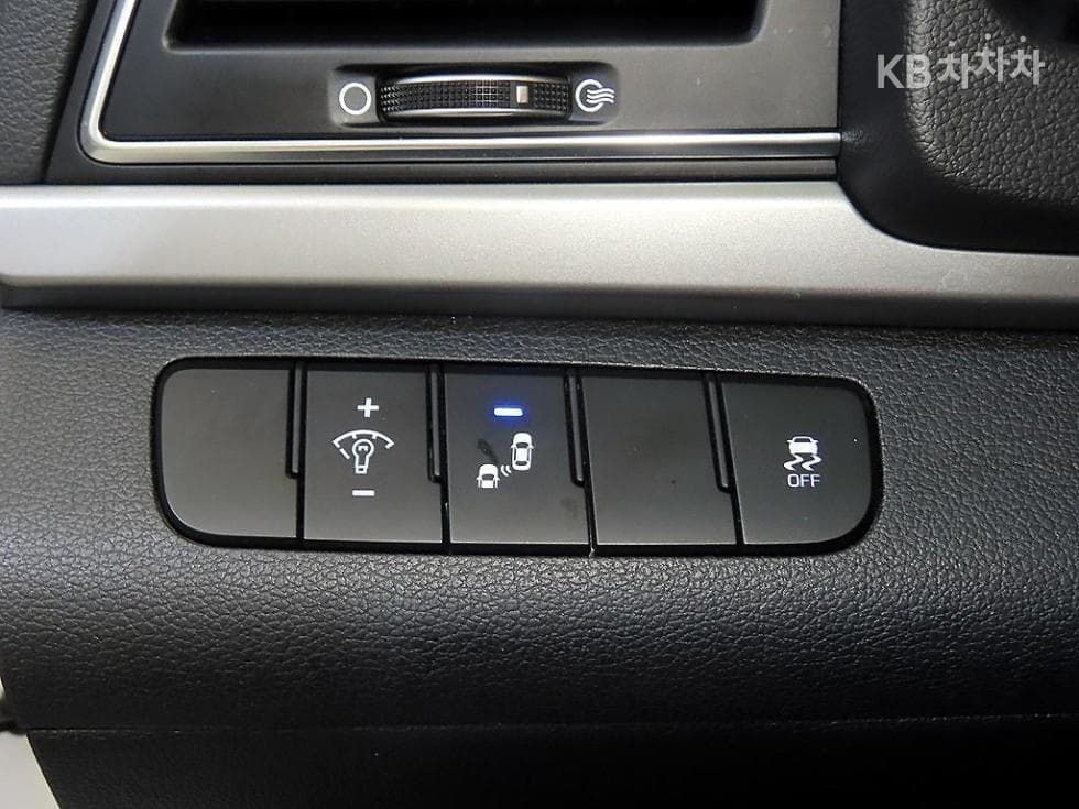 Hyundai Avante (Elantra)AD1.6 GDi Value Plus - 14