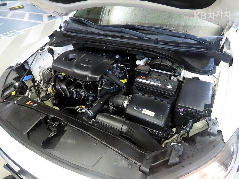 Hyundai Avante (Elantra)AD1.6 GDi Value Plus - 18