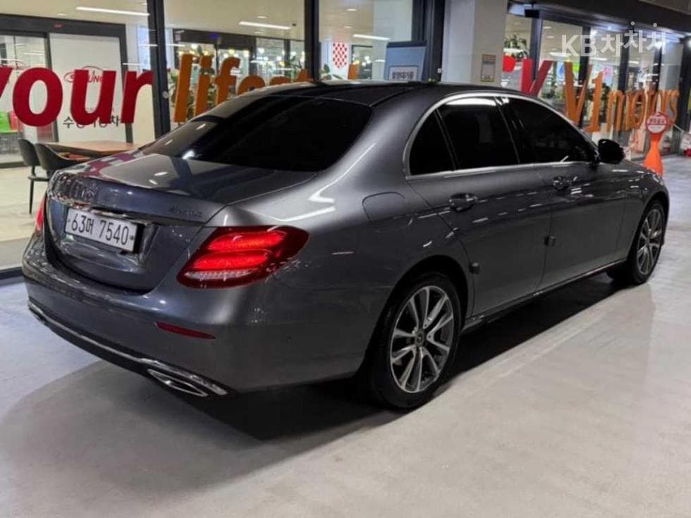 Mercedes-Benz E-Class (W213)E300 4Matic Avantgarde - 4