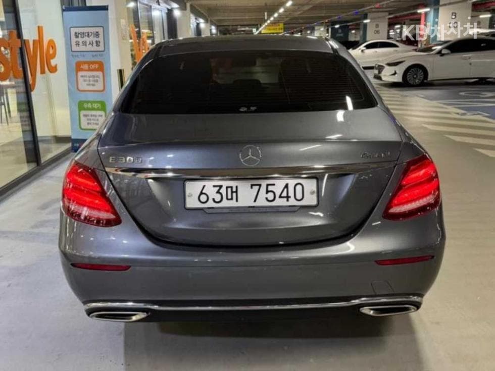 Mercedes-Benz E-Class (W213)E300 4Matic Avantgarde - 5