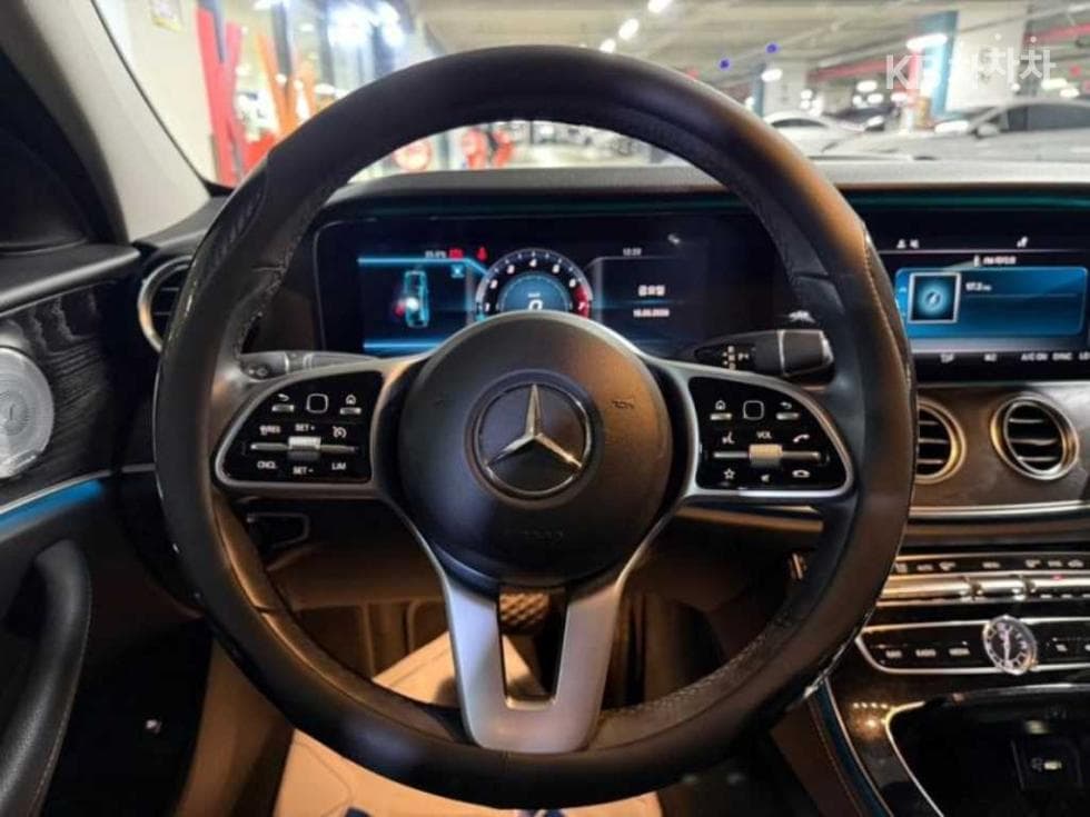 Mercedes-Benz E-Class (W213)E300 4Matic Avantgarde - 8
