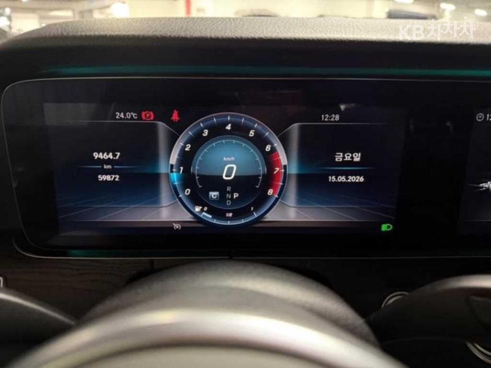 Mercedes-Benz E-Class (W213)E300 4Matic Avantgarde - 9