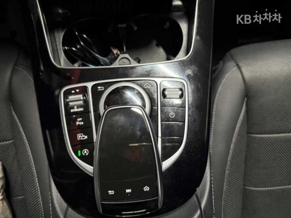 Mercedes-Benz E-Class (W213)E300 4Matic Avantgarde - 12