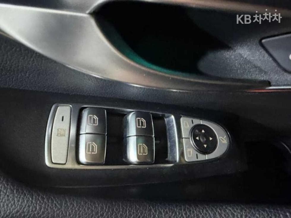 Mercedes-Benz E-Class (W213)E300 4Matic Avantgarde - 16