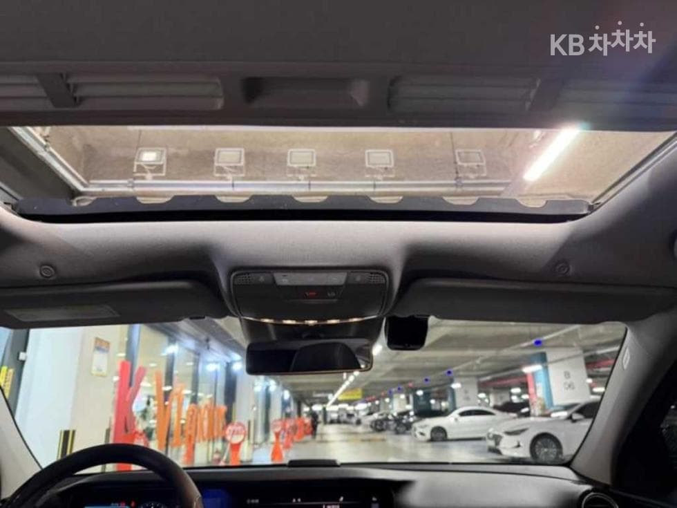 Mercedes-Benz E-Class (W213)E300 4Matic Avantgarde - 17