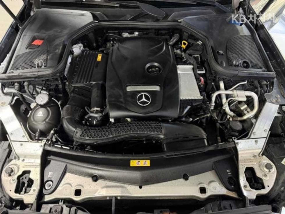 Mercedes-Benz E-Class (W213)E300 4Matic Avantgarde - 20